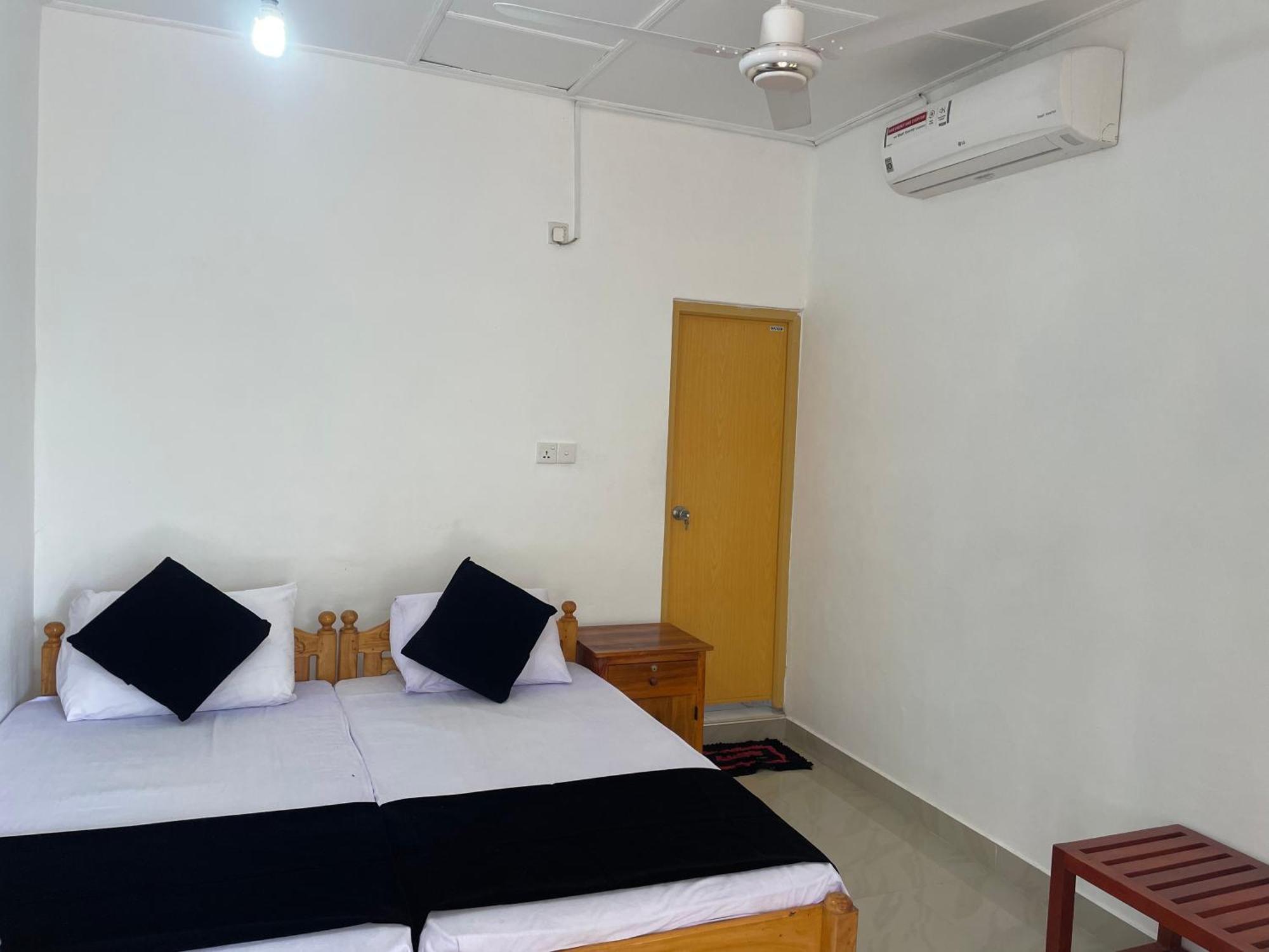 Gopalapuram Guest House Nilaveli Buitenkant foto